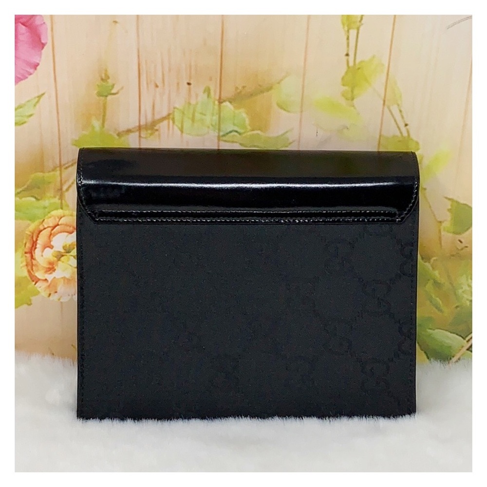 Authentic Gucci Book Case - Picture 2 of 10